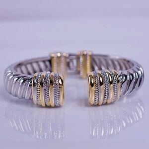 ☃️SOLD❄️GORGEOUS CHUNKY SCULPTED CABLE DESIGN